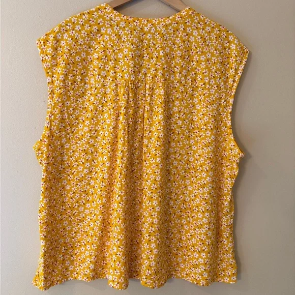 Old Navy Floral Sleeveless Button Up Blouse Size XL in Excellent Condition - Picture 4 of 7